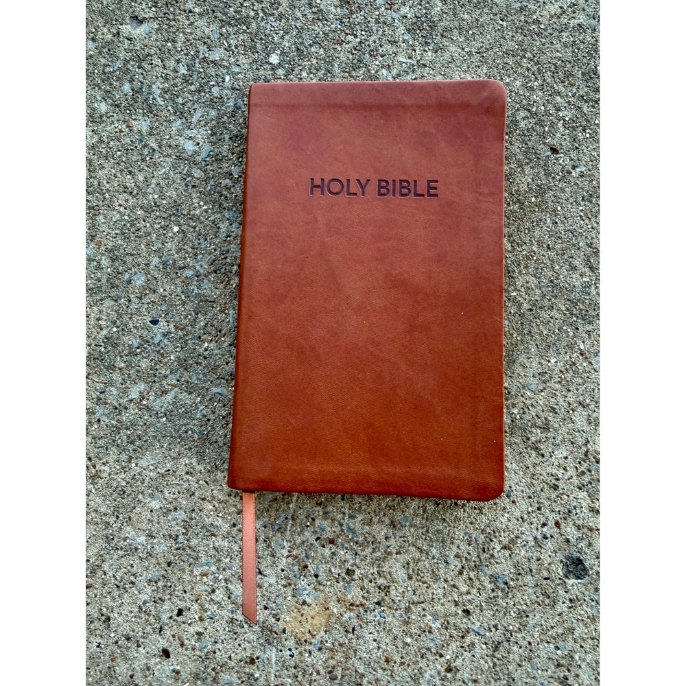 Thomas Nelson NKJV Holy Bible Brown Leathersoft New King James 9781404114715